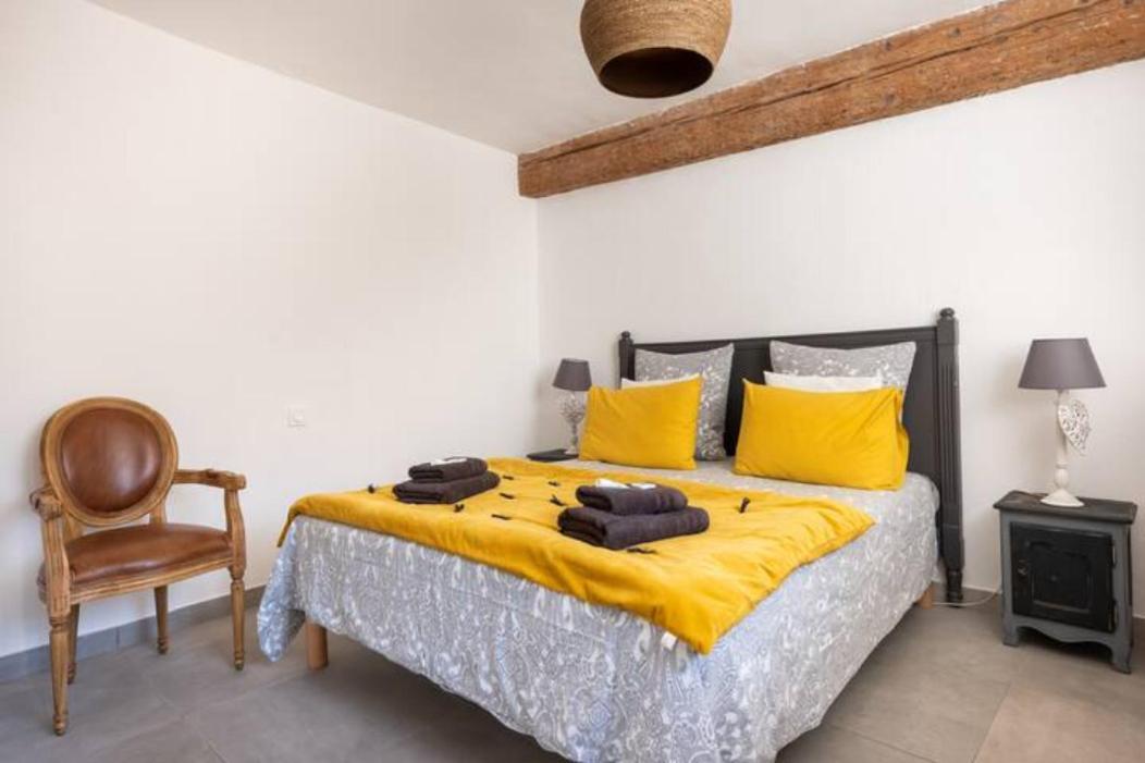La Tour 1 Appartement au coeur du centre ville LʼIsle-sur-la-Sorgue Extérieur photo